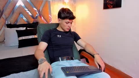 Snapshot of kraven_lust chatting on October 30, 3:08 am Kraven online show from October 30, 3:08 am