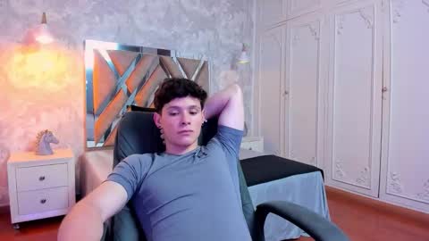 Snapshot of kraven_lust chatting on November 15, 3:37 am Kraven online show from November 15, 3:37 am