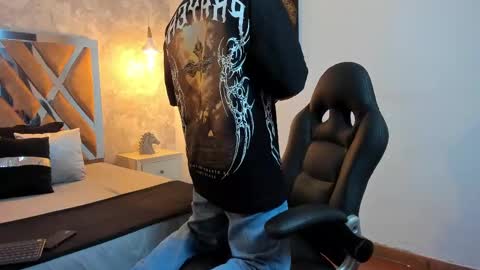 Snapshot of kraven_lust chatting on May 13, 3:04 am Kraven online show from May 13, 3:04 am