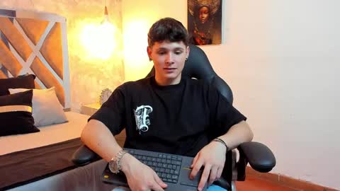 Snapshot of kraven_lust chatting on May 29, 3:15 am Kraven online show from May 29, 3:15 am