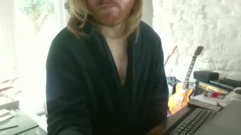 kreestafa182285 online show from April 2, 8:12 am