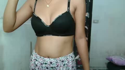 Snapshot of krisloversweet1 chatting on February 19, 5:14 am Kris online show from February 19, 5:14 am