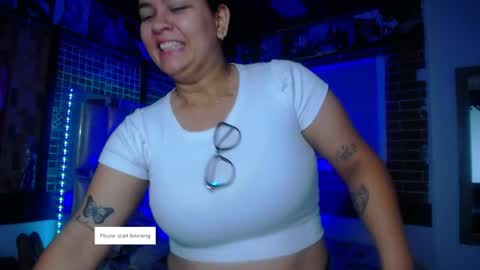 kriss_sweetboobs online show from April 15, 12:45 pm