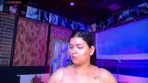 Snapshot of kriss_sweetboobs chatting on June 27, 1:50 pm kriss_sweetboobs online show from June 27, 1:50 pm