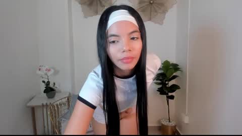 Snapshot of krissi_latore chatting on March 12, 6:44 pm Krisstine online show from March 12, 6:44 pm