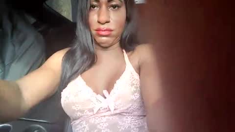 Snapshot of krissitoy chatting on November 16, 7:52 pm Latoya Masturbar online show from November 16, 7:52 pm