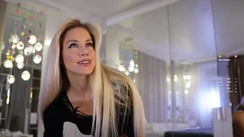 Snapshot of krissone chatting on November 11, 1:33 pm Kristina online show from November 11, 1:33 pm