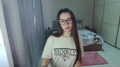 twitter    Annemarye 23 online show from April 14, 5:02 am