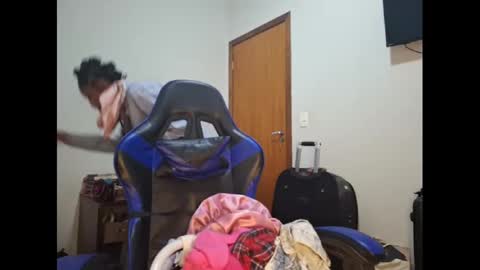 Snapshot of kristallvfs chatting on January 20, 12:36 am kristallvfs online show from January 20, 12:36 am