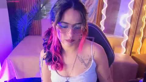 Snapshot of kristen_tay chatting on June 12, 3:05 am kristen_tay online show from June 12, 3:05 am