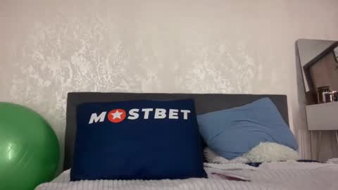 KristenFlame online show from January 8, 5:05 pm