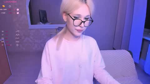 kristialsoopp online show from April 13, 10:04 pm