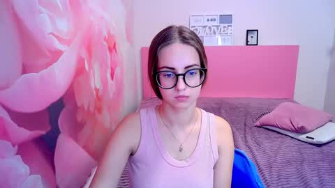 Snapshot of kristina_adel chatting on December 11, 11:19 am Kristina Adel online show from December 11, 11:19 am