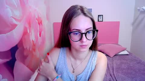 Snapshot of kristina_adel chatting on December 18, 7:47 am Kristina Adel online show from December 18, 7:47 am