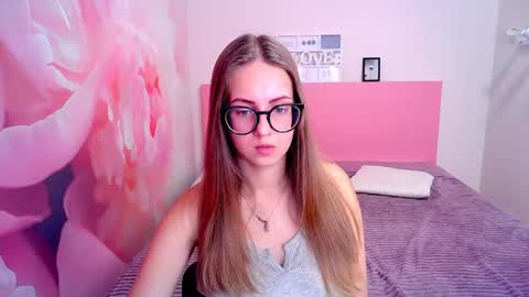 Snapshot of kristina_adel chatting on December 19, 7:51 am Kristina Adel online show from December 19, 7:51 am