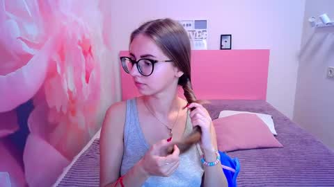 Snapshot of kristina_adel chatting on January 10, 11:33 am Kristina Adel online show from January 10, 11:33 am