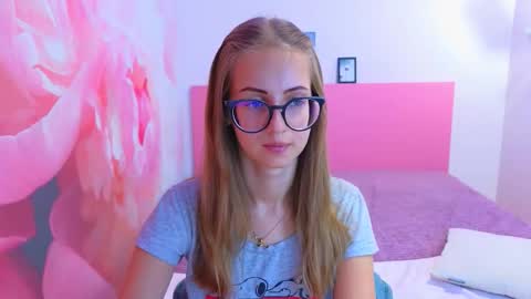 Snapshot of kristina_adel chatting on September 15, 6:46 am Kristina Adel online show from September 15, 6:46 am