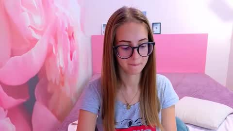 Snapshot of kristina_adel chatting on September 25, 8:40 am Kristina Adel online show from September 25, 8:40 am