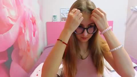 Snapshot of kristina_adel chatting on November 29, 8:17 am Kristina Adel online show from November 29, 8:17 am