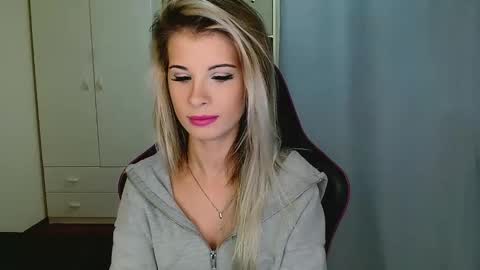 KristineAmore online show from December 18, 7:25 am