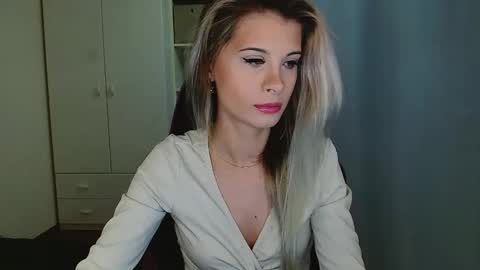 KristineAmore online show from December 22, 7:16 am