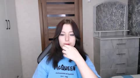 Snapshot of kristy_fran chatting on December 14, 7:25 am Kristy online show from December 14, 7:25 am