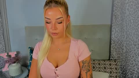 KristyFlowers online show from June 1, 2:19 pm