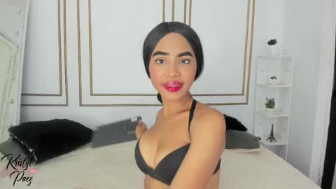 Snapshot of kristyl_paez chatting on December 5, 7:10 pm Cristina online show from December 5, 7:10 pm