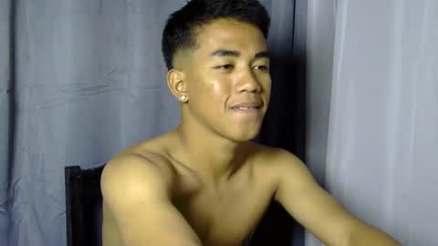 Snapshot of kritthanarkorn chatting on December 4, 2:48 pm kritthanarkorn online show from December 4, 2:48 pm