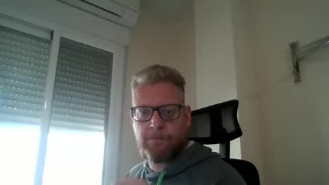 kroezel1985 online show from November 3, 10:05 am