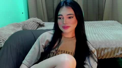 Snapshot of krystal_angel chatting on June 24, 8:52 pm krystal_angel online show from June 24, 8:52 pm