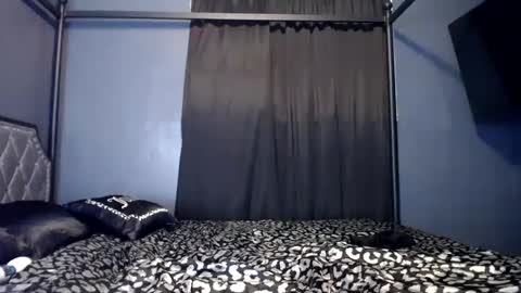 Snapshot of krystalblakexxx chatting on March 5, 3:40 am Krystal Blake online show from March 5, 3:40 am