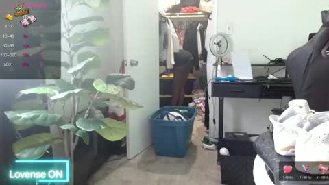 Krystal Blake online show from May 24, 4:23 pm