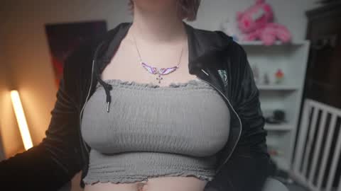 Snapshot of krystalsyxx chatting on February 1, 8:05 pm Krystal Syx online show from February 1, 8:05 pm