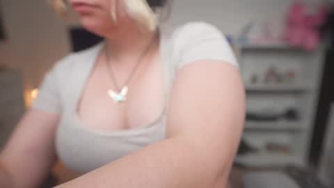 Snapshot of krystalsyxx chatting on October 16, 1:50 am Krystal Syx online show from October 16, 1:50 am