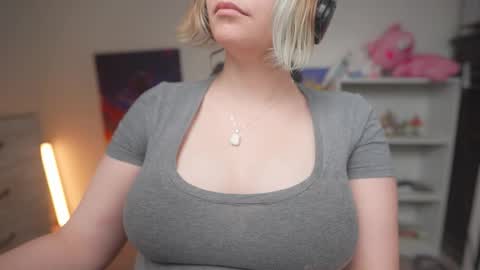 Snapshot of krystalsyxx chatting on November 15, 10:37 pm Krystal Syx online show from November 15, 10:37 pm