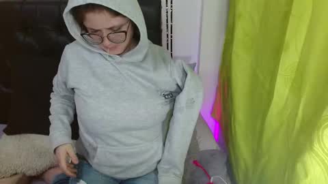 kryystaladams online show from October 13, 9:42 am