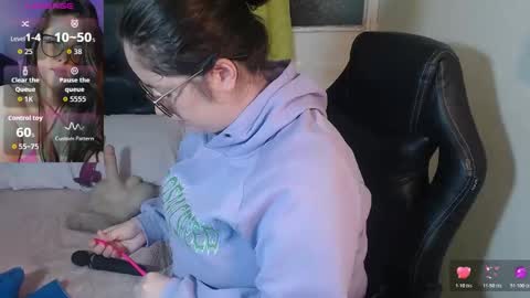 kryystaladams online show from April 14, 8:31 am