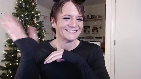 Snapshot of ktrichards77 chatting on November 14, 2:10 am Cait online show from November 14, 2:10 am