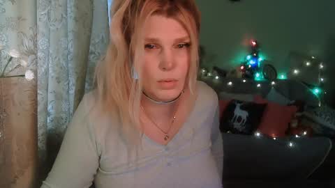 Snapshot of kudesnizza chatting on December 18, 10:30 am Annika MTF ts post -op online show from December 18, 10:30 am
