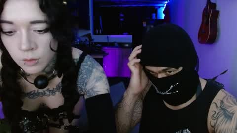 kuro_shir0 online show from April 12, 2:27 am