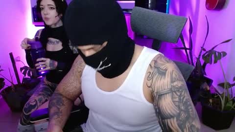 kuro_shir0 online show from April 13, 12:49 am