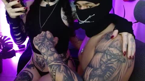 kuro_shir0 online show from April 14, 5:24 am