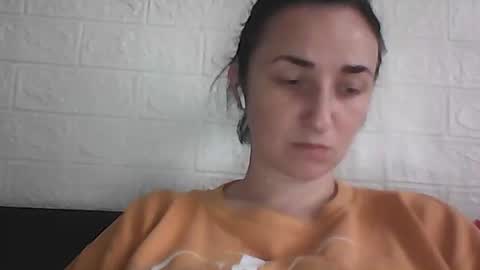 Snapshot of kusia032132 chatting on October 24, 6:21 am kusia032132 online show from October 24, 6:21 am