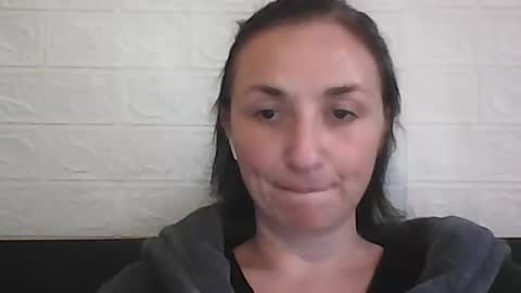 Snapshot of kusia032132 chatting on November 28, 9:45 am kusia032132 online show from November 28, 9:45 am