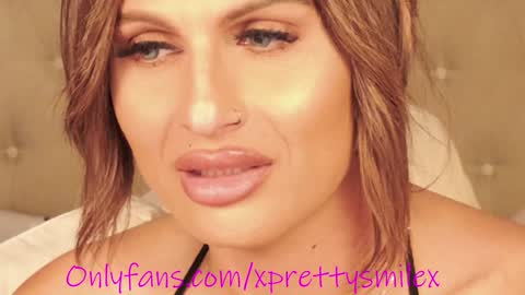 Snapshot of kxaxmichelle chatting on December 3, 1:30 am Kick online show from December 3, 1:30 am