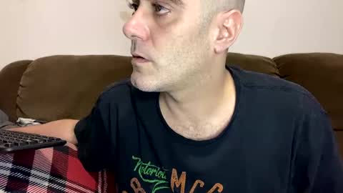 kyle67527 online show from December 27, 1:00 am