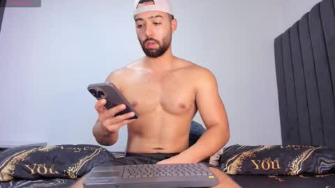 Snapshot of kyle_collinz chatting on September 20, 8:21 pm Kyle collinz online show from September 20, 8:21 pm