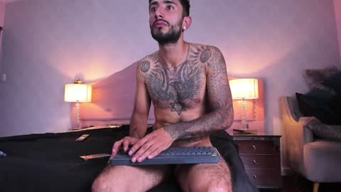 Snapshot of kyle_nick chatting on December 18, 11:40 pm Kyle and Nick online show from December 18, 11:40 pm