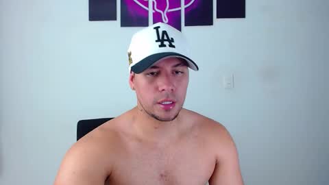 Snapshot of kyle_wilson_ chatting on December 18, 9:10 pm Kyle Wilson Follow me online show from December 18, 9:10 pm